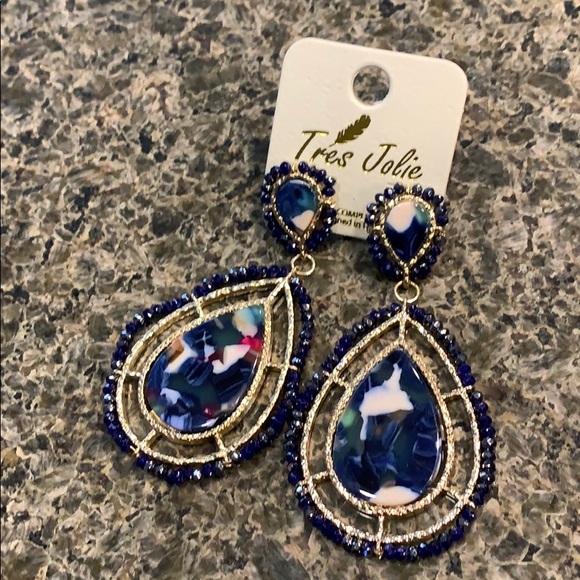 Jewelry - 💕 Last 1 💕Faceted Bead Teardrop Earrings 💕